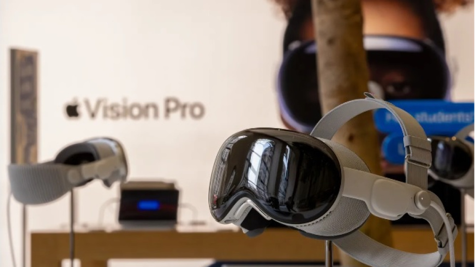 Apple Vision Pro yöneticisi Paul Meade OpenAI'ın donanım ekibine katılıyor