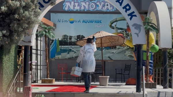 Aquaparkta 10 metrelik kaydıraktan düşen 16 yaşındaki havuz görevlisi ağır yaralandı