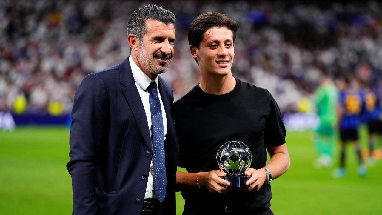 Arda Güler UEFA Şampiyonlar Ligi'nde Sezonun Çıkış Yapan Futbolcusu Ödülü'nü Kazandı