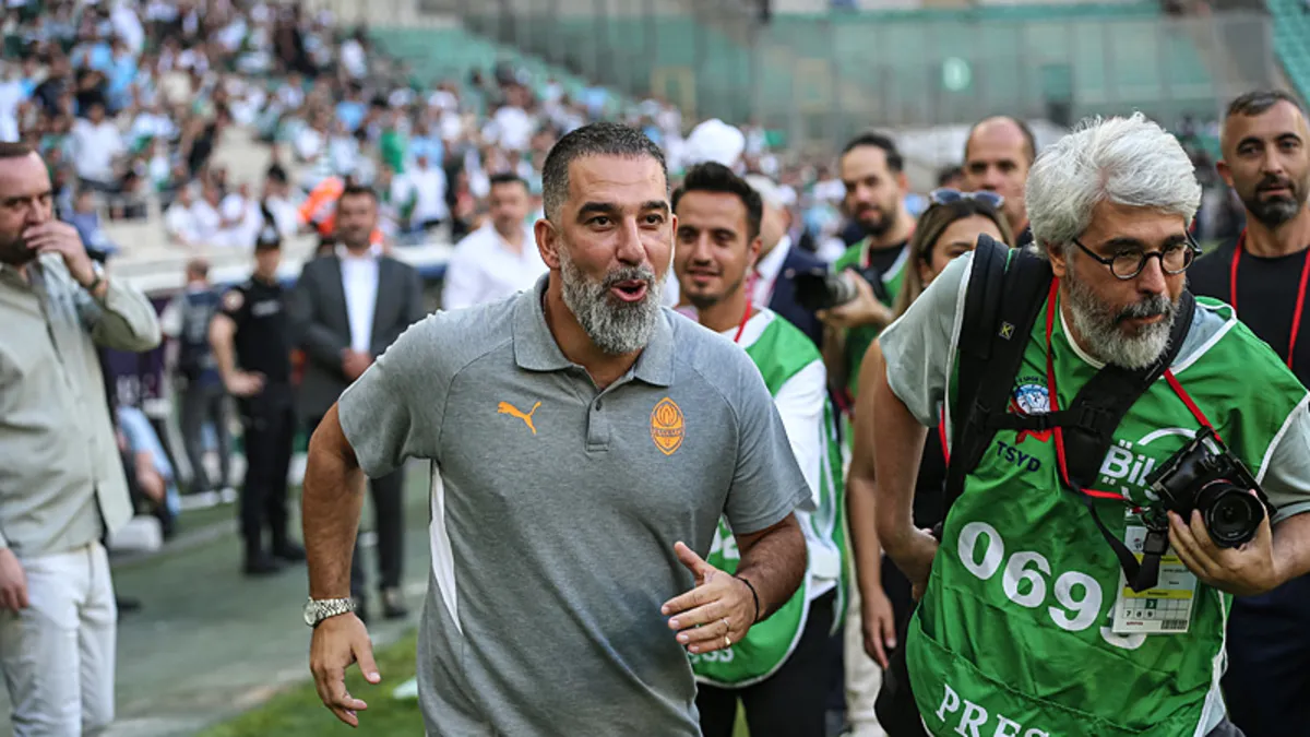 Arda Turan Bursaspor'u ve Taraftarını Övdü