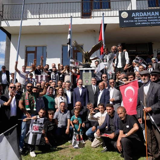 Ardahan'ın Beşiktaş köyüne kartal heykeli dikildi