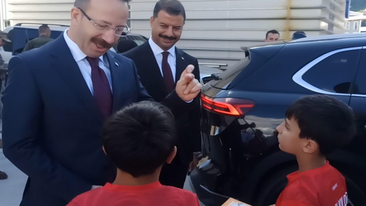 Ardahan Valisi'nin Stad Işıkları Espirisi Çocukları Güldürmedi