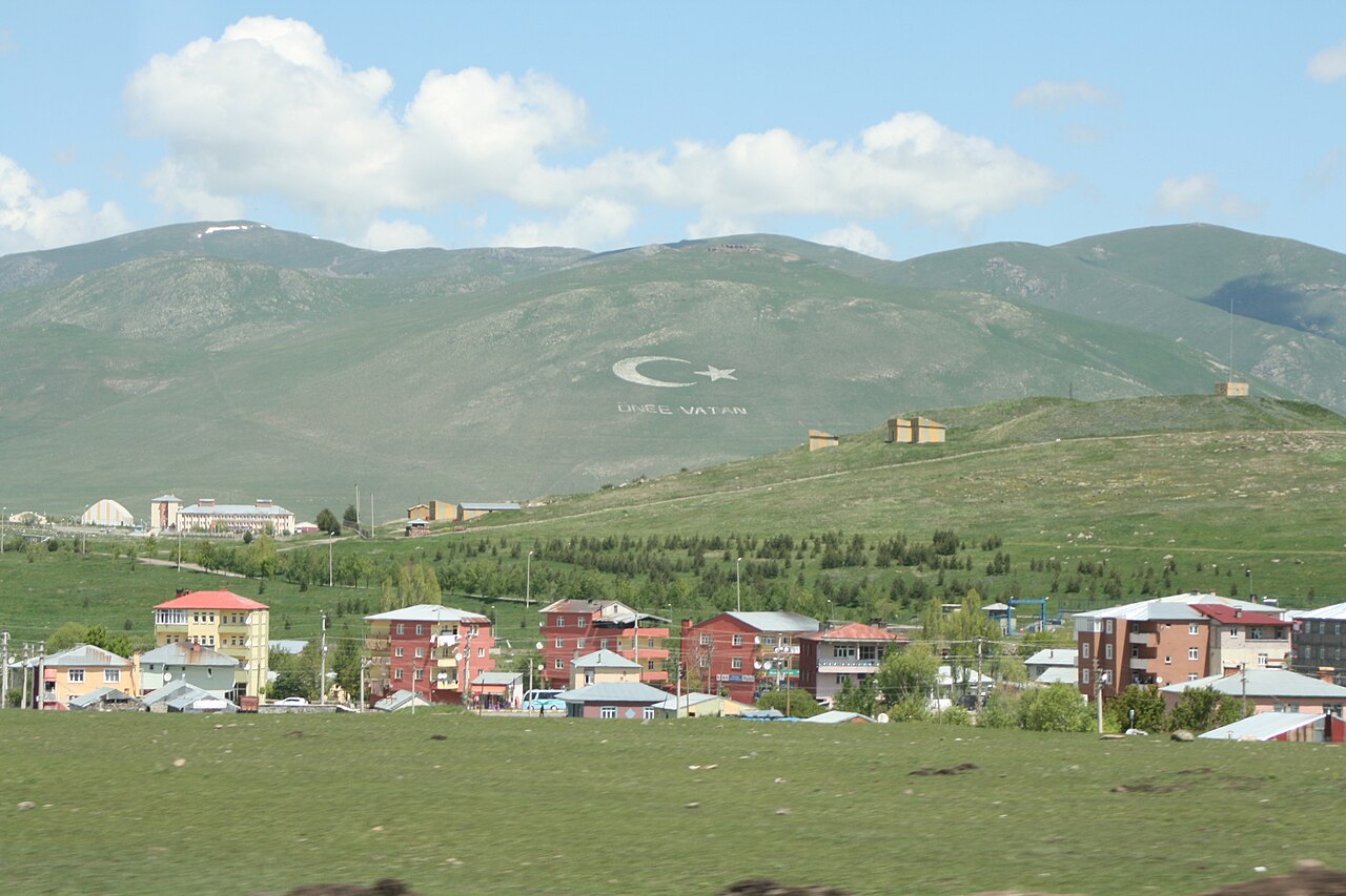 Ardahan'da Mayıs Sonu Sürprizi: Karla Mücadele Çalışmaları Başladı