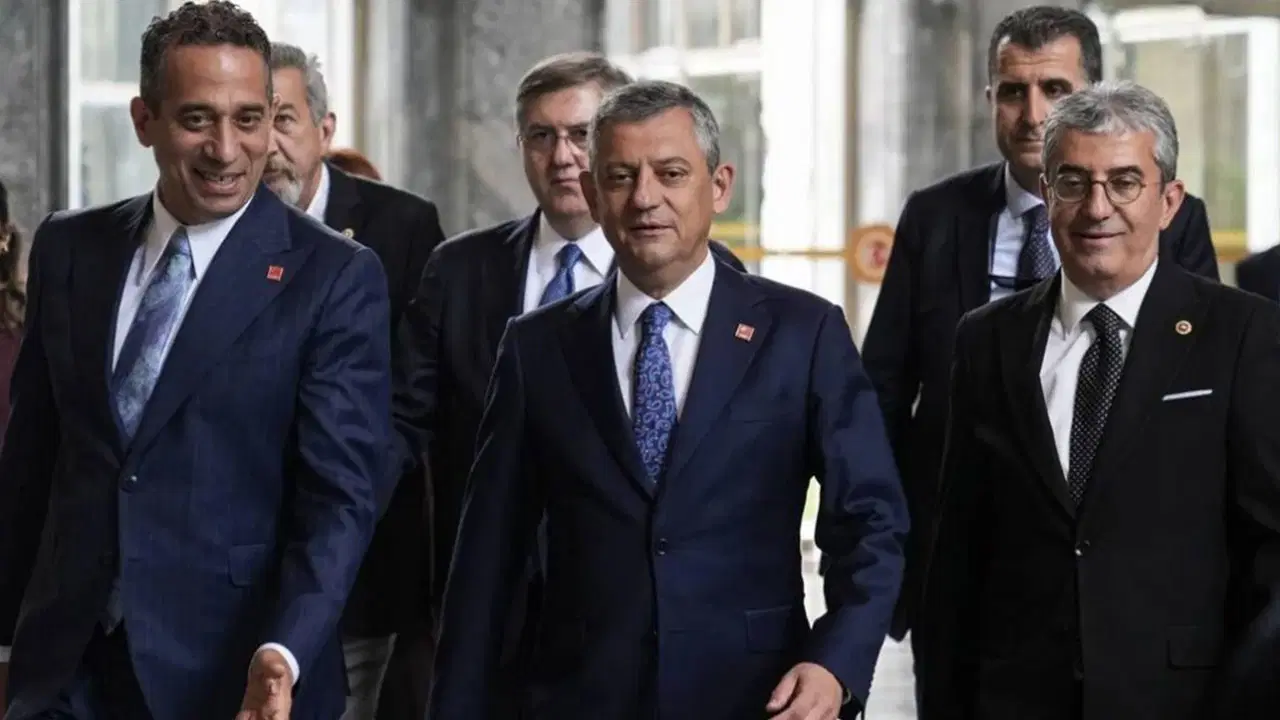 AREA Temmuz Araştırması: Özgür Özel’in Partisi CHP’yi Geride Bıraktı