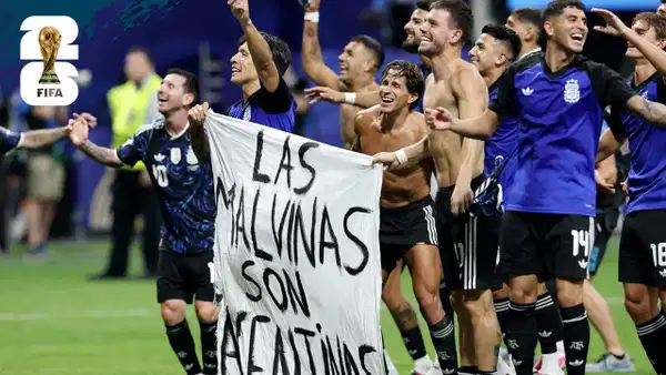 Arjantin'e Falkland pankartı cezası: Dünya Kupası finali öncesi FIFA soruşturması