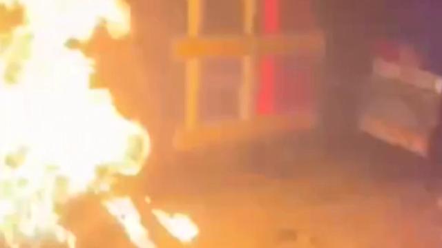 Arnavutköy'de iş yeri sahibinin aracını kundaklayan 2 şüpheli gözaltında