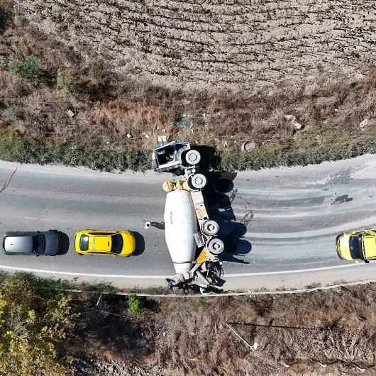 Arnavutköy'de beton mikseri dehşeti: 4 araç karıştı, 2 yaralı