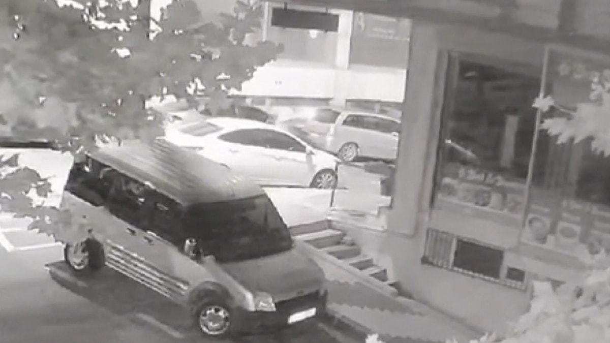 Arnavutköy'de İş Yerine Silahlı Saldırıda 2 Şüpheli Yakalandı
