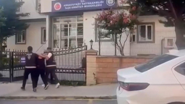Arnavutköy'de iş yerine silahlı saldırı: 2 şüpheli kameradan yakalandı, 1 tutuklama