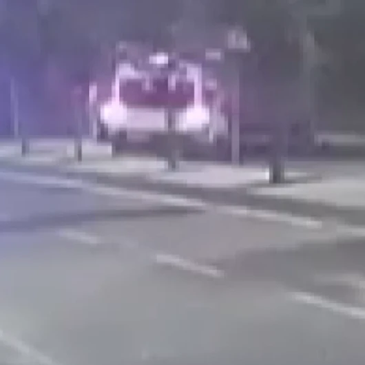 Arnavutköy'de korkutan kaza: Minibüs kamyona çarptı, 9 yaralı