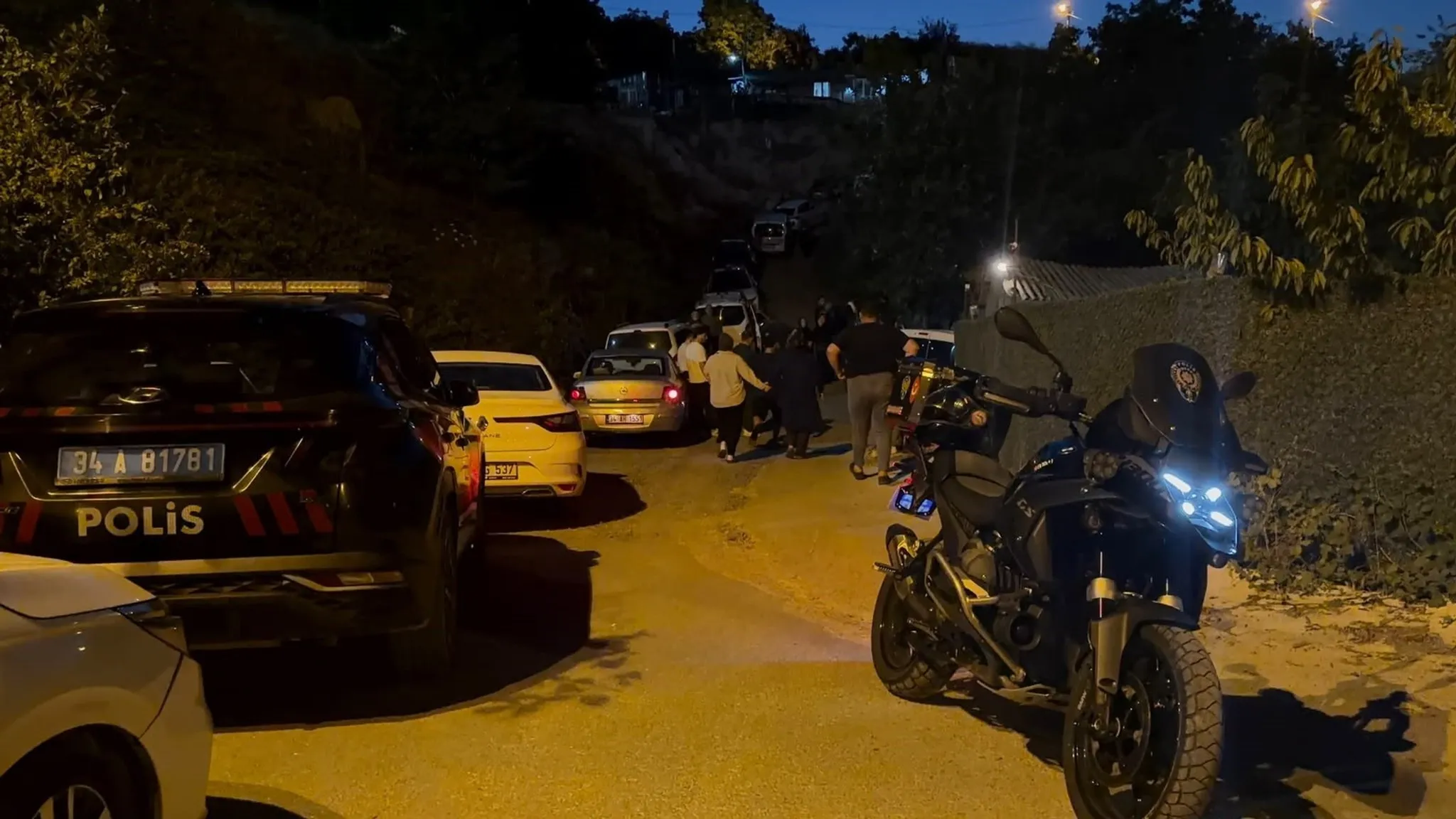 Arnavutköy'de aile faciası: Eşini ve oğlunu öldürüp intihar etti