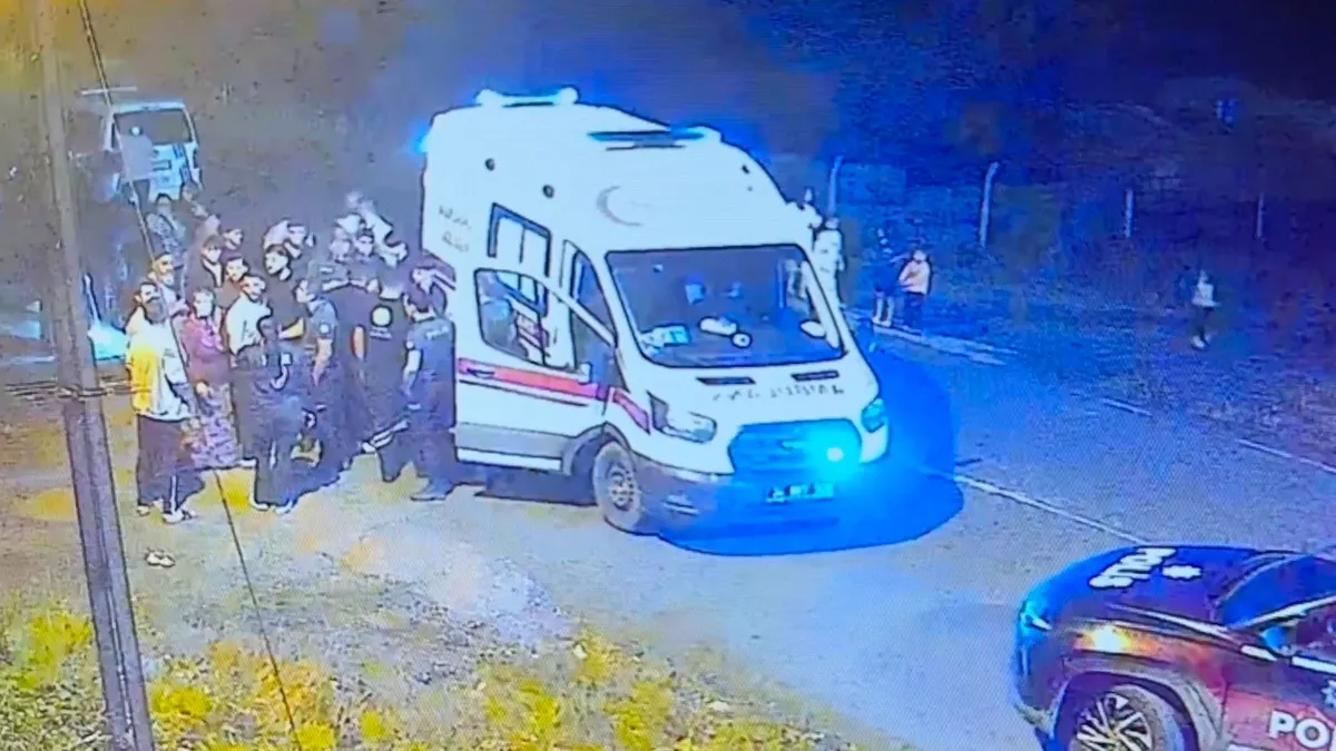 Arnavutköy'de feci kaza: Ticari araç yayaya çarpıp kaçtı