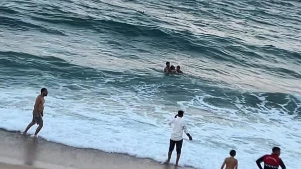Arnavutköy'de kıyıda oturan adamı dalga yuttu