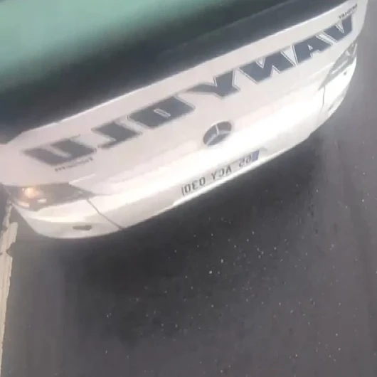 Arnavutköy'deki kazada yolcu otobüsü İETT'ye çarptı: 4 yaralı