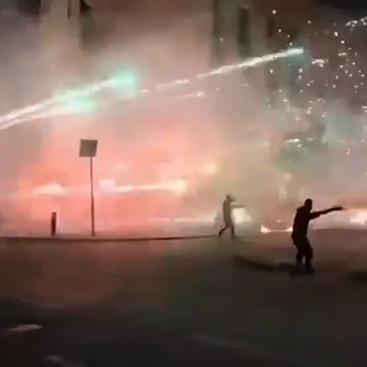 Arnavutluk'ta protesto şiddeti: Polise havai fişekli saldırı