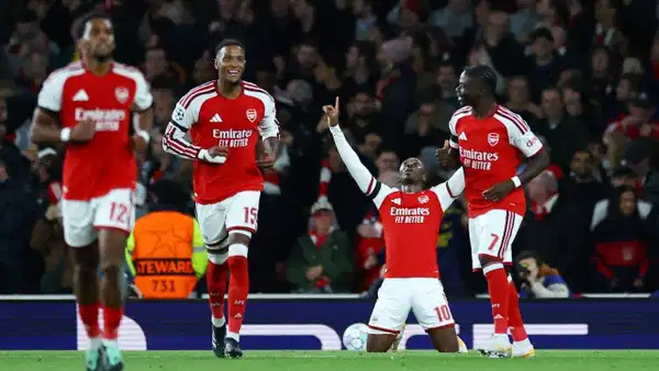Arsenal 7 dakikada fişi çekti: Şampiyonlar Ligi'nde 2'de iki yaptı