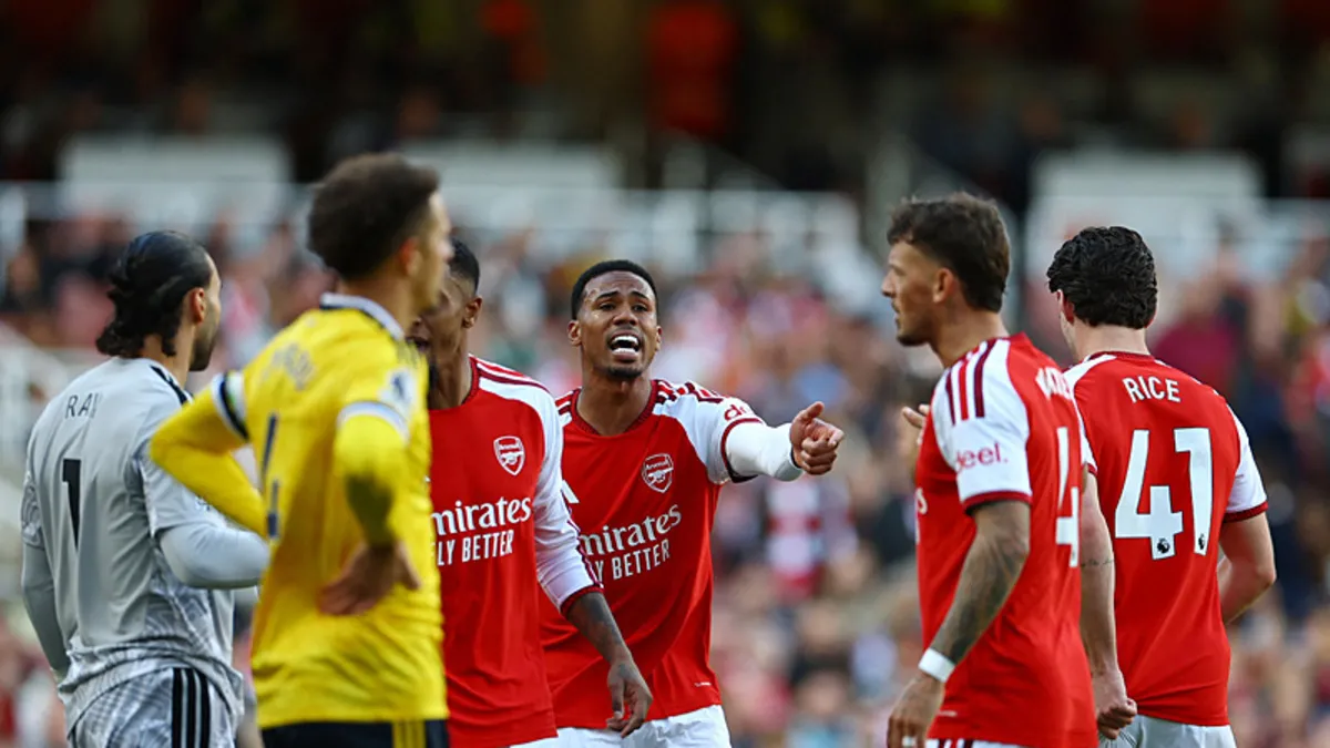 Arsenal, Leeds United'ı 2-1 Mağlup Etti: Geri Dönüş Zaferi
