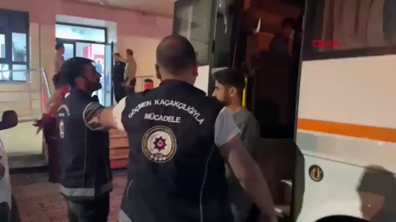 Artvin'de 56 düzensiz göçmen yakalandı, 3 kaçakçı gözaltında