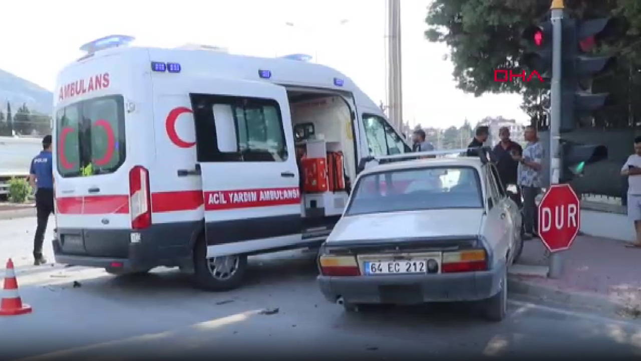 Askeri Ambulans ve İki Araç Çarpıştı: 2 Yaralı