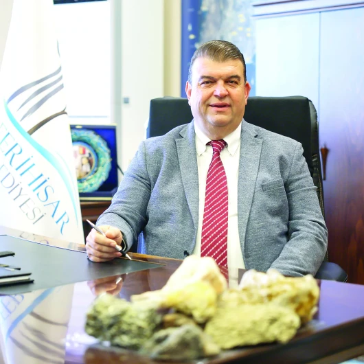 Aşkım dedikçe para yağdırmış: İzmir yolsuzluk dosyasında skandal yazışmalar
