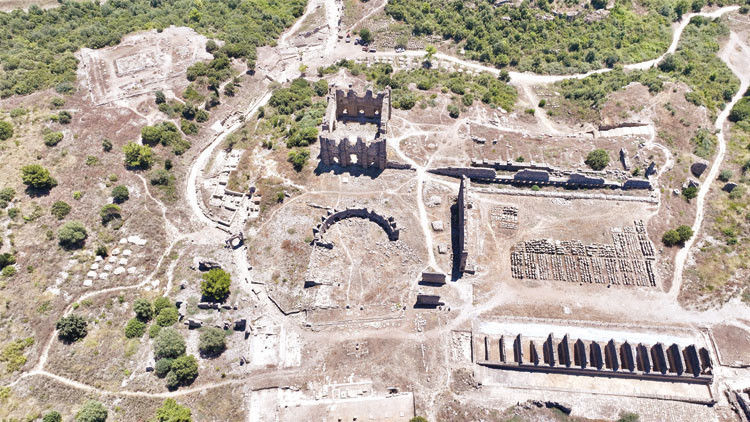 Aspendos'ta 2 Bin Yıllık Tiyatro Caddesi Gün Yüzüne Çıkarıldı