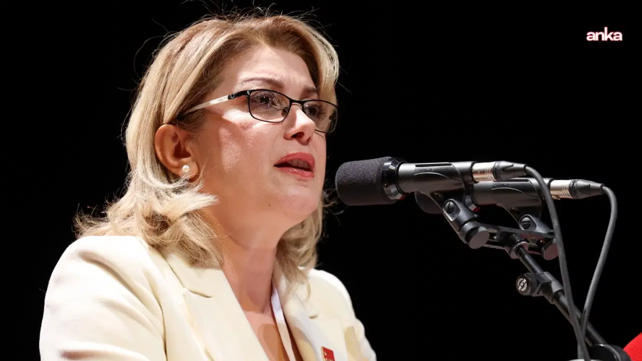 Asu Kaya'dan çilingirle parti binasına giren yönetime sert tepki