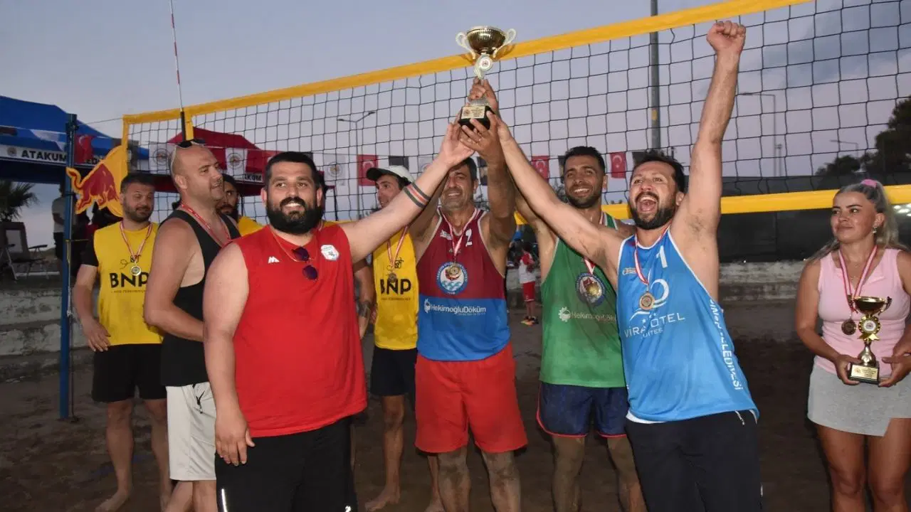 Atakum'da Plaj Voleybolu Şöleni: Mavi Buzdolabı Şampiyon