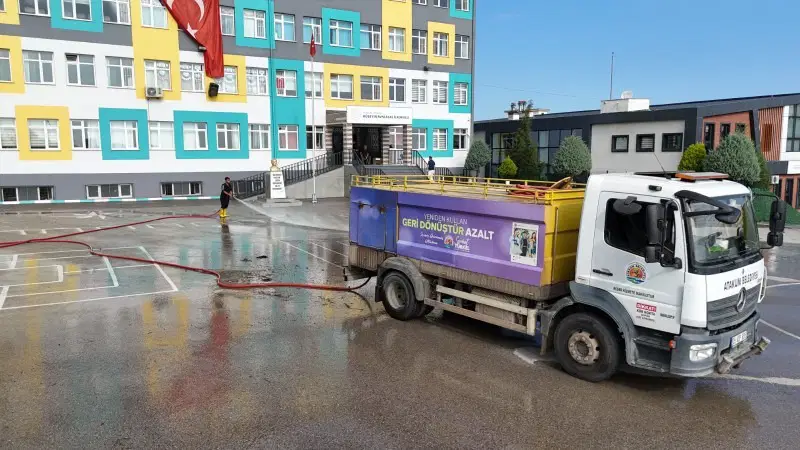 Atakum'da Okullar Yeni Eğitim Yılına Temizlikle Hazırlanıyor