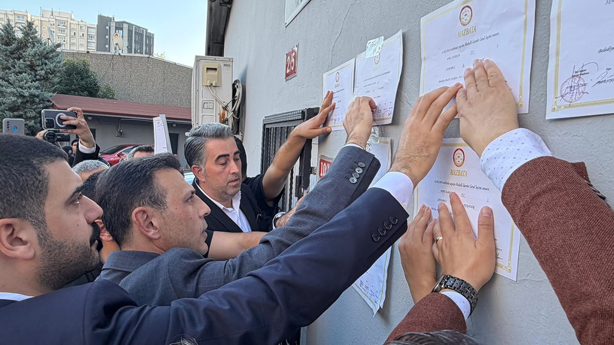 Ataşehir'de İstifa, Transfer ve Gözaltılar Sonrası AKP Seçimi Kazandı