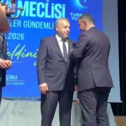Ataşehir'de CHP'den AK Parti'ye 6 İsim Geçti