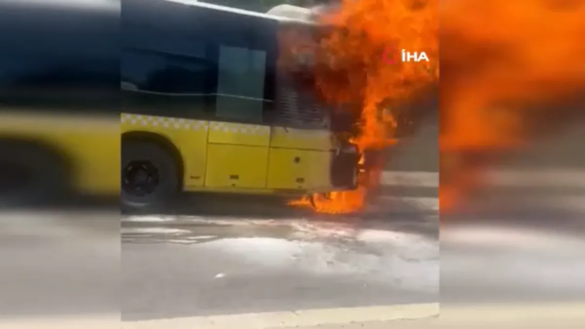 Ataşehir'de İETT otobüsü alev alev yandı: O anlar kamerada