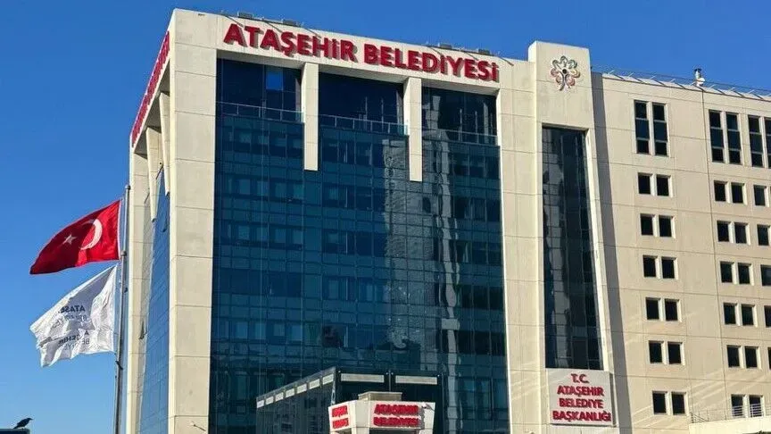 Ataşehir'de Seçim Öncesi CHP'li Meclis Üyesi İstifa Etti