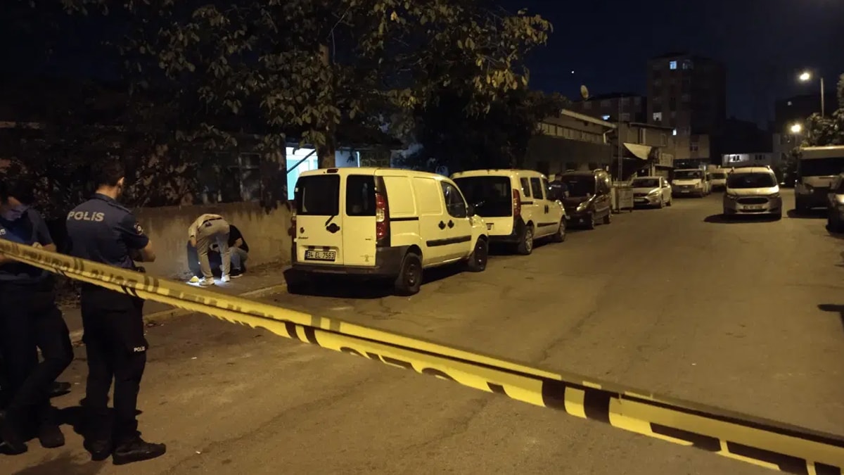 Ataşehir'de Gecekonduya Motosikletli Kasklı Saldırgan Ateş Açtı