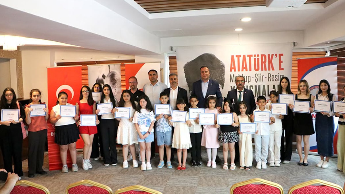 Atatürk'e adanan yarışmada ödüller sahiplerini buldu