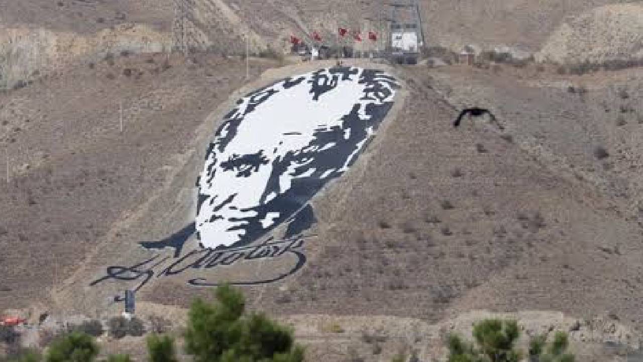 Atatürk Portresi Restorasyonunda Tepkiler: Uzman Olmayan Kişiye Verilen İş Geri Alındı