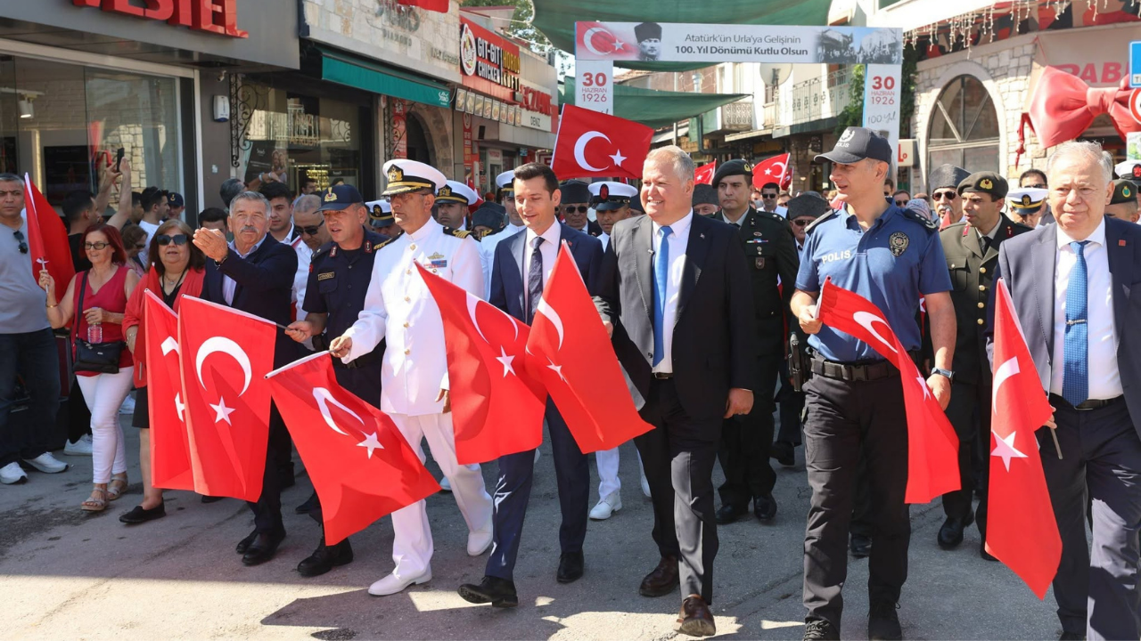 Atatürk'ün Urla'ya gelişinin 100. yılı görkemli törenlerle kutlandı