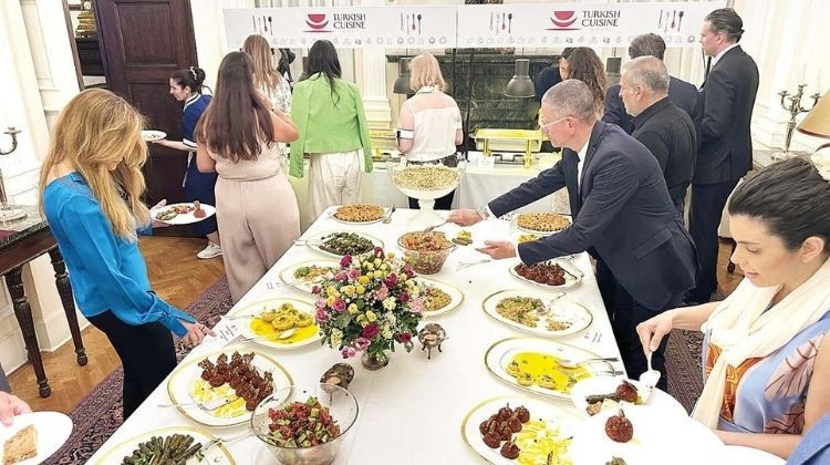 Atina'da Türk Lezzetleri Rüzgarı: Yunan Başkenti Gastronomi Festivali ile Buluştu