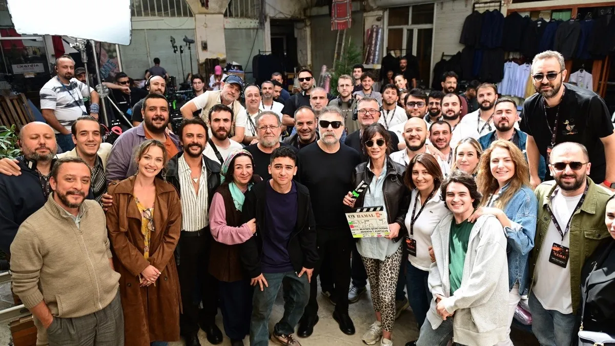 atv'nin Yeni Dizisi 'Hamal' Sete Çıktı: Oktay Kaynarca, Fahriye Evcen ve Caner Cindoruk Başrolde