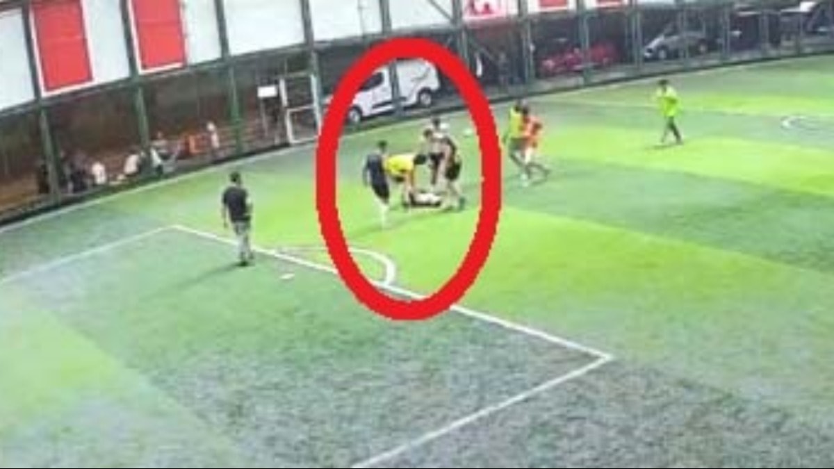 Avcılar'da Halı Saha Maçında Fenalaşan 20 Yaşındaki Genç Hayatını Kaybetti
