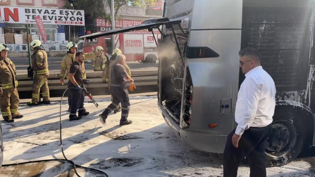 Avcılar'da Metrobüste Yangın: Seferler Kısa Süreli Aksadı
