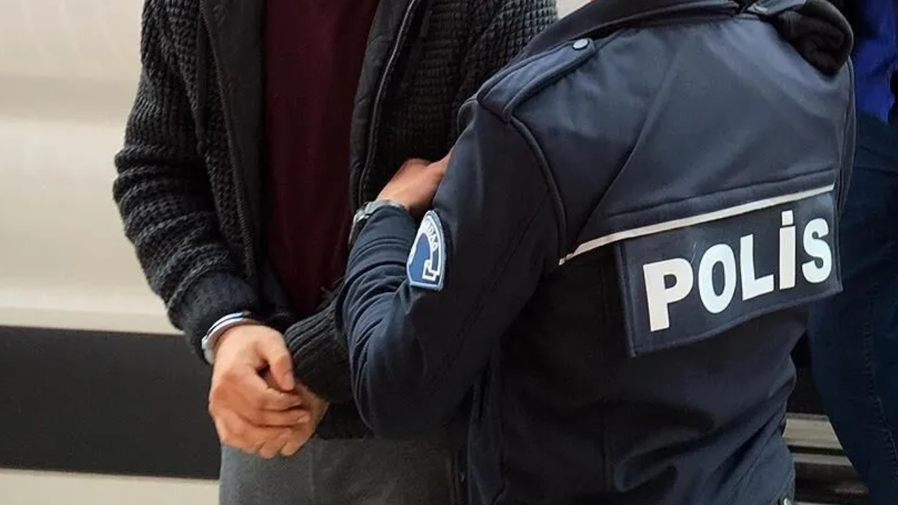 Avcılar'da metrobüste telefon hırsızına tutuklama