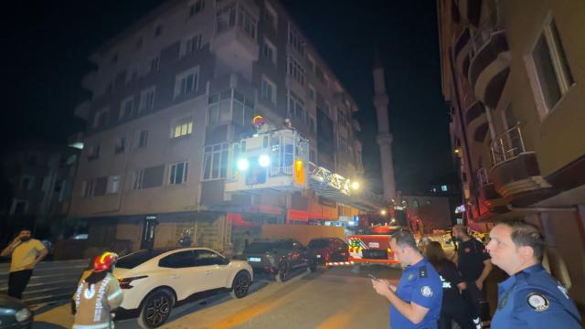 Avcılar'da temel kazısı toprak kayması: 5 katlı bina tahliye edildi