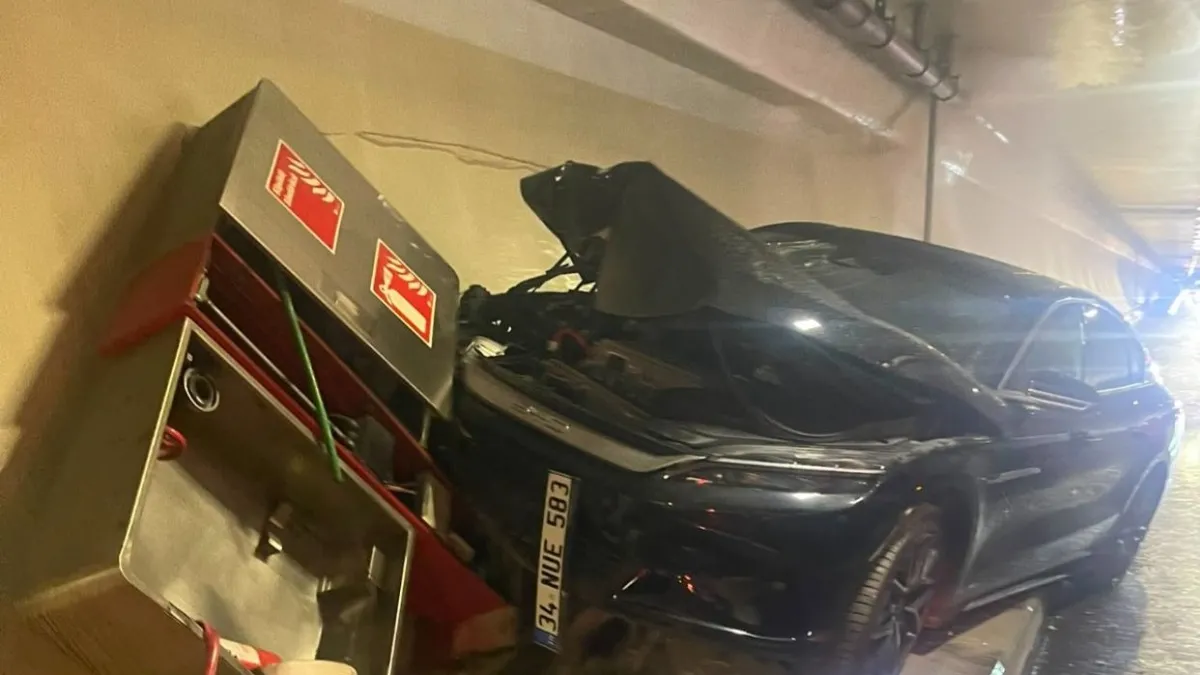 Avrasya Tüneli'nde Kaza: Su Baskını Nedeniyle Trafiğe Kapatıldı