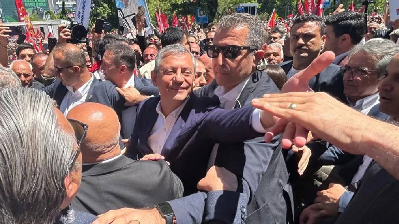 Avrupa Demokrat Partisi'nden CHP'li Özgür Özel'e destek