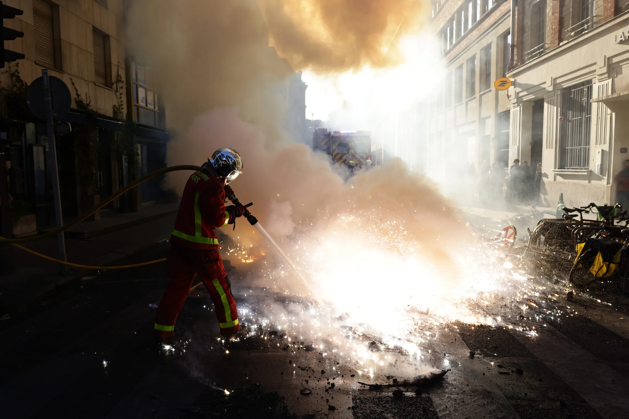 Avrupa'da Eğitim ve Pahalılık Krizine Sokak Tepkisi: Paris'ten Roma'ya Protesto Dalgası