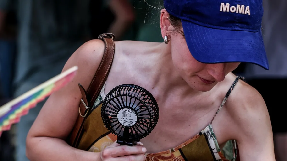 Avrupa kavruluyor: 42 derece can aldı, Fransa'dan 5 gün iklim izni