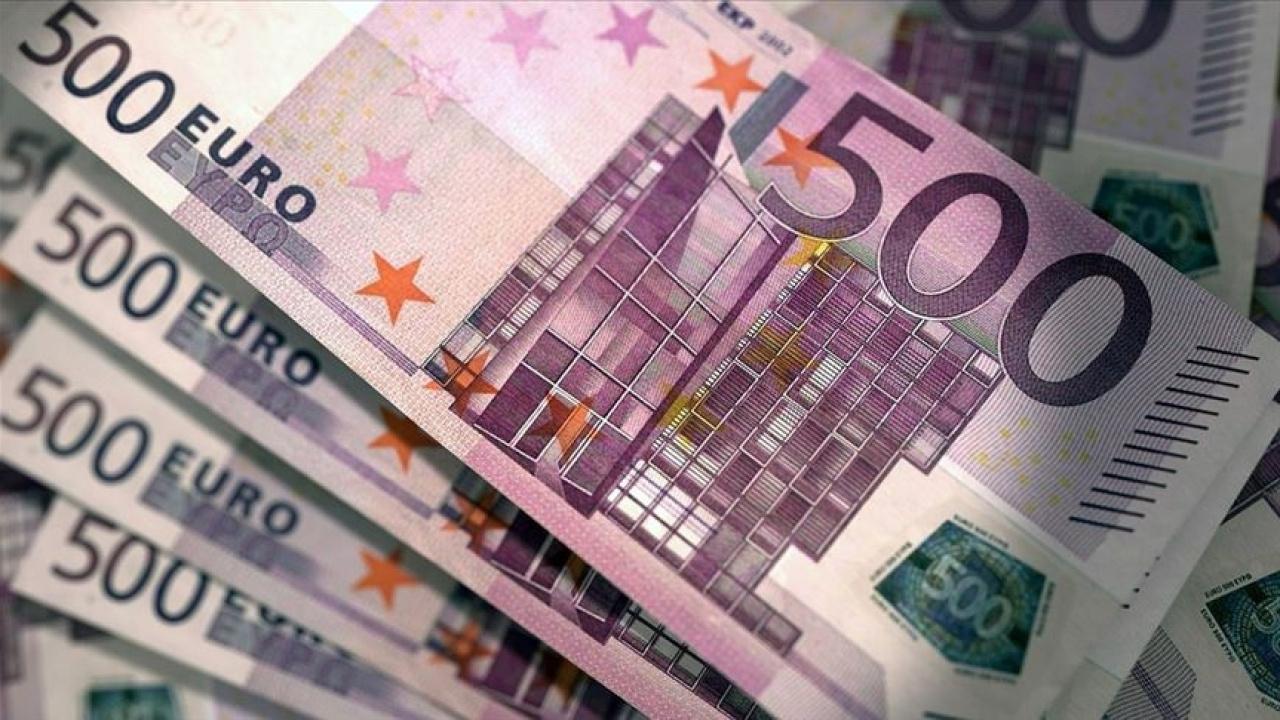 Avrupa'da Belirsizlik Euro'yu Zayıflattı: Dolar Karşısında Değer Kaybı Sürüyor