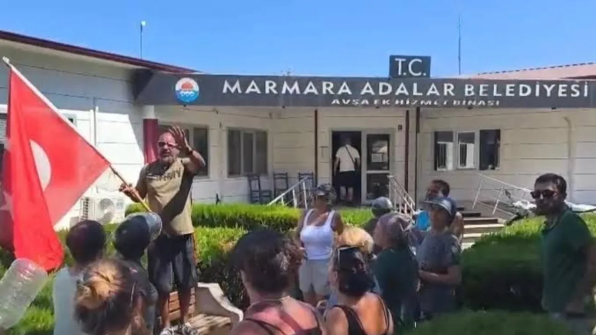 Avşa Adası'nda susuzluk eylemi: 'Bize konser değil su lazım