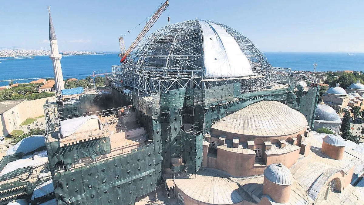 Ayasofya'nın ana kubbesinde tarihi restorasyon