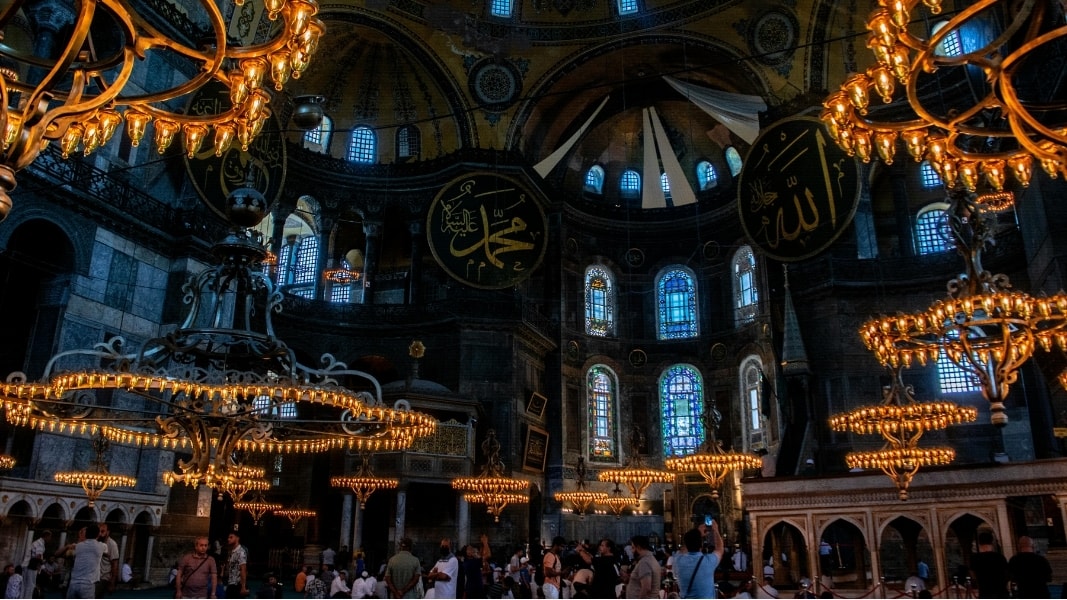 Ayasofya’da İncil okuyan iki Rus vatandaşı gözaltına alındı iddiası
